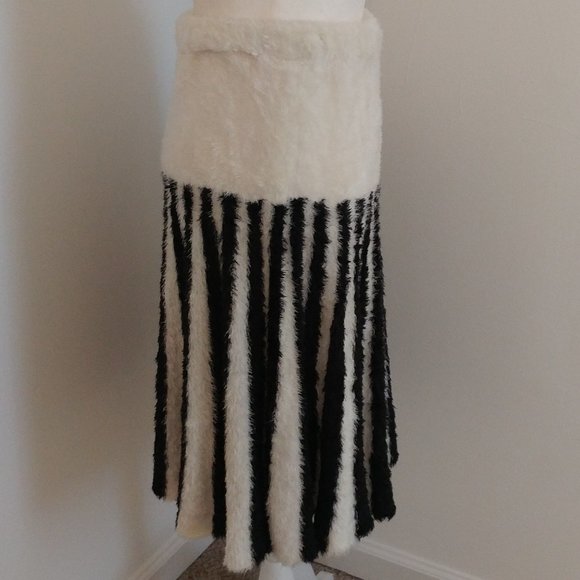 ModeLia Black & White Faux Fur Skirt XL Soft! - Picture 4 of 6